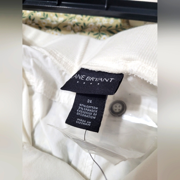 LB Elastic Waist Capris - Picture 6 of 7